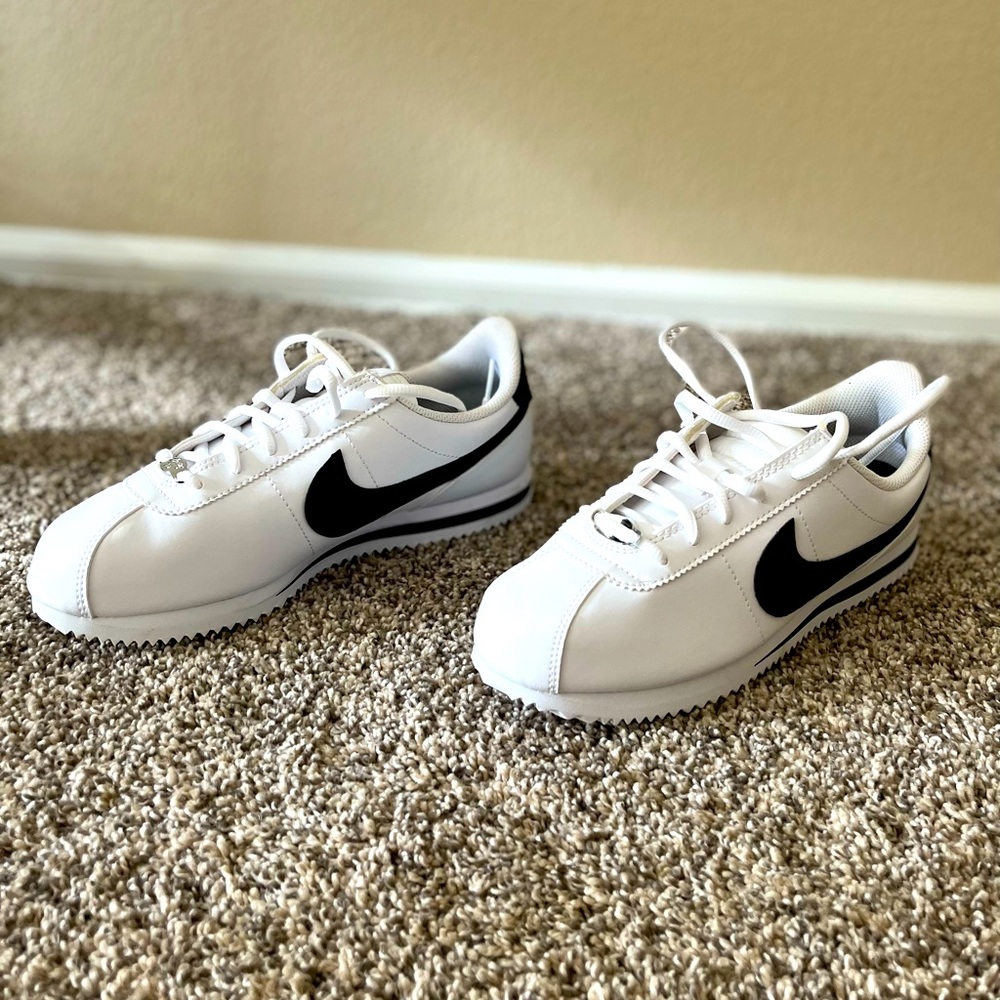 NWOB Nike Cortez Shoe 7Y/Womens 8.5